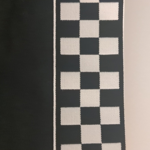 Black long sleeve hooded crop top with checkered elastic waistband - Picture 3 of 4